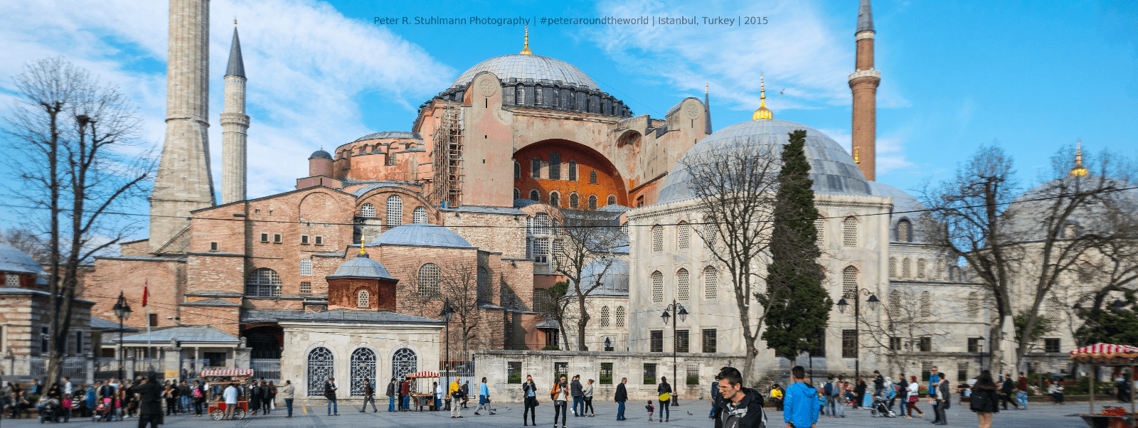 Istanbul Sehenswürdigkeiten: Die 1500 Jahre alte Hagia Sophia ist architektonische Meisterleistung und beeindruckt bis heute. 