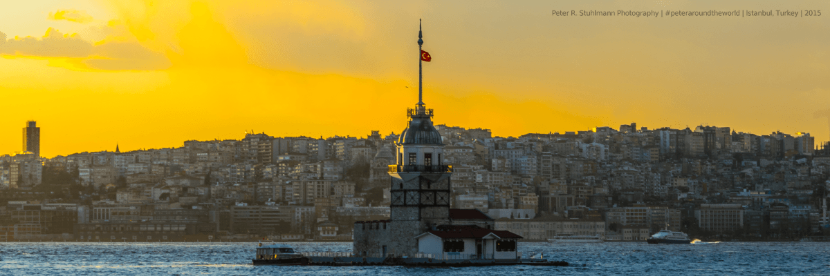 Istanbul Sehenswürdigkeiten: Etwa 180 Meter von der Küste befindet sich im Bosporus der Leanderturm.