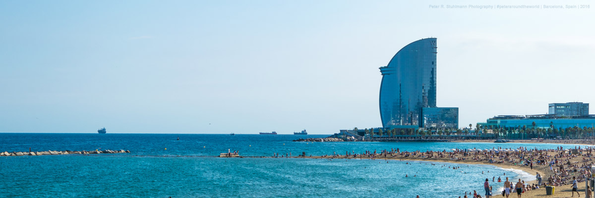 24 Stunden in Barcelona: Nahe des Strandes von Barceloneta sieht man das Luxus-W-Hotel von Barcelona.